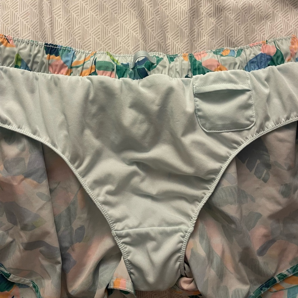 Women's Printed Athletic Shorts - Picture 5 of 5